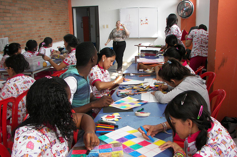 Técnico en atención integral a la primera infancia en Colombia